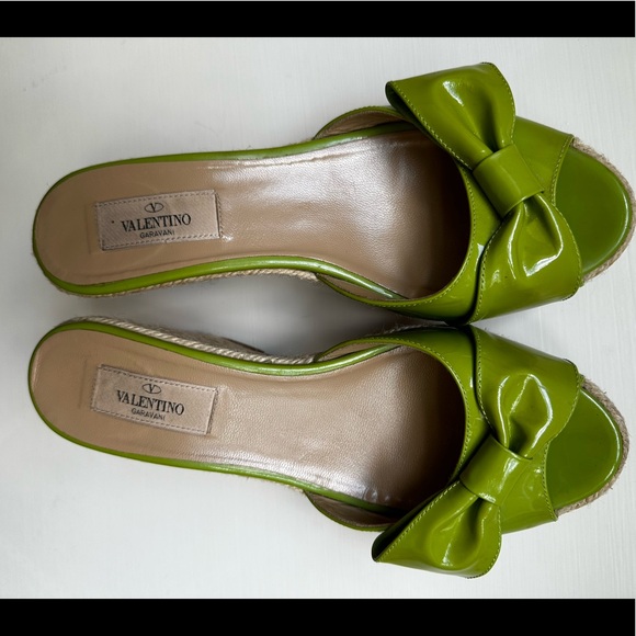 VALENTINO Patent Leather Bow Accent Espadrills - Picture 2 of 6